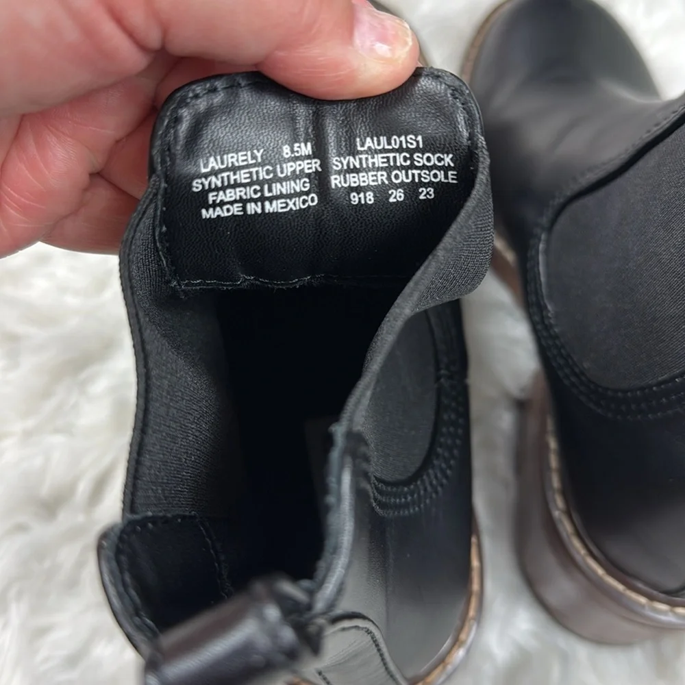 Steve Madden Black Leather Ankle Booties